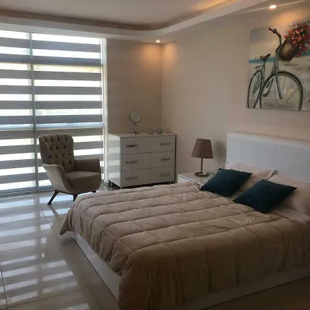 Kingdom Residence. * אלאניה